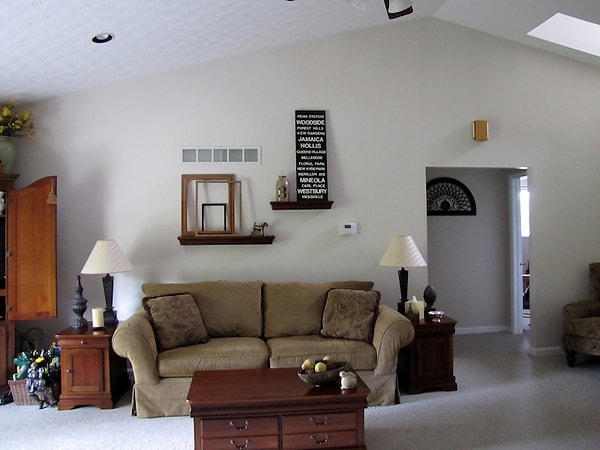 5. Ошибка: Ставить всю мебель вдоль стены