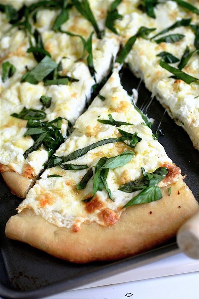 12. Peynirli pizza sevene: