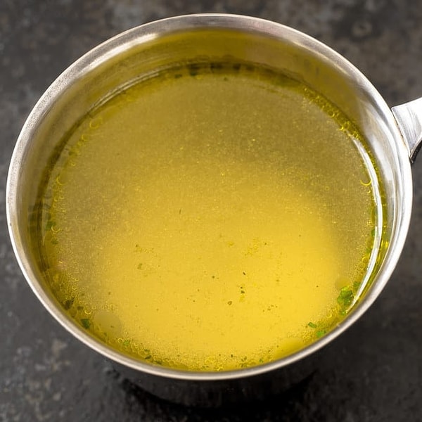 8. Для получения насыщенного вкуса, варите макароны в овощном, курином или мясном бульоне.