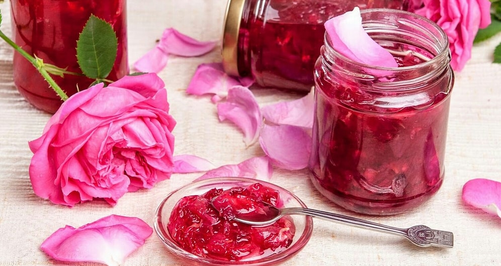 Любите розы? Тогда приготовьте что-нибудь из них! 7 рецептов с розовыми лепестками