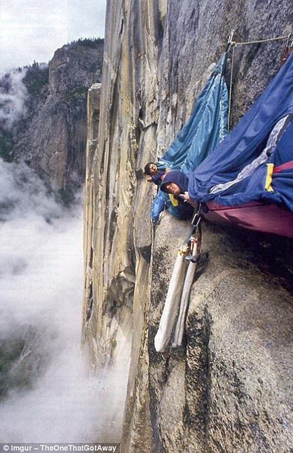 3. Альпинисты на монолите Эль-Капитан в Йосемитском национальном парке в Калифорнии.