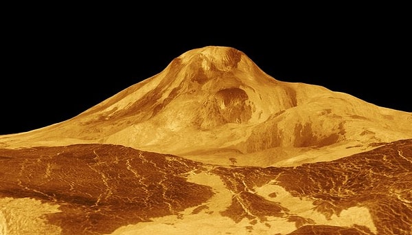 9. На Венере находится около 1600 действующих вулканов.