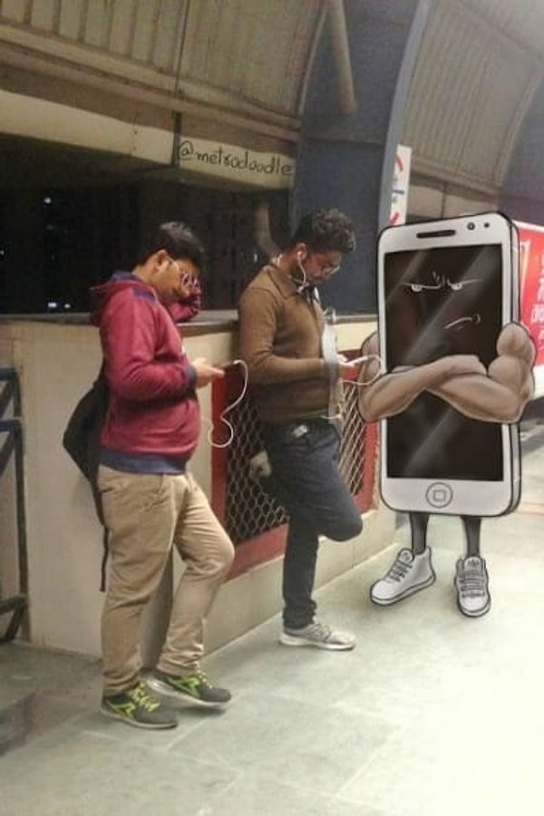 4. И всего за пару месяцев Instagram этого скучающего дудлера собрал 4 500 подписчиков!