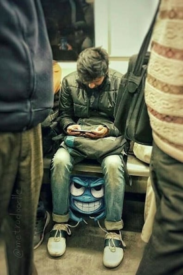 4. И всего за пару месяцев Instagram этого скучающего дудлера собрал 4 500 подписчиков!