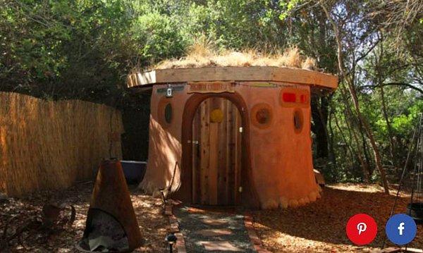 4. ''The Hobbit Hut'' - Geyserville, ABD