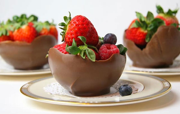 4. Другой вариант съедобной тарелки - шоколадные пиалы: