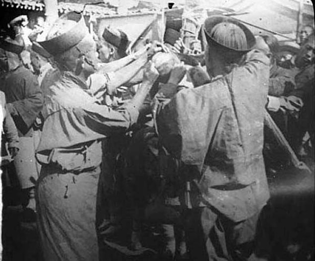 İşte bu insanlık tarihinin belki de en vahşice işkence yöntemi 1905 yılına kadar Çin’de uygulanmaya devam etti.