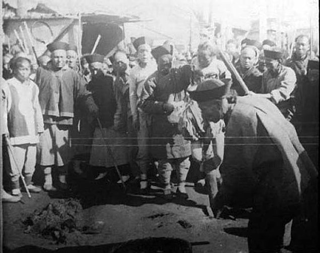 Ling Chi işkence yöntemi, insanlık tarihinin gördüğü en acılı işkencelerden birisidir.