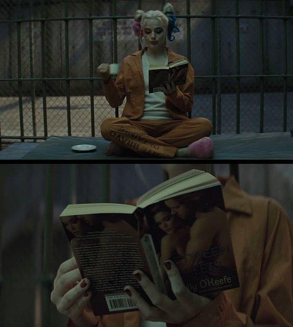 14. Harley Quinn'in hapishanede okuduğu kitabın konusu Joker'le hikayesini tarif ediyor.