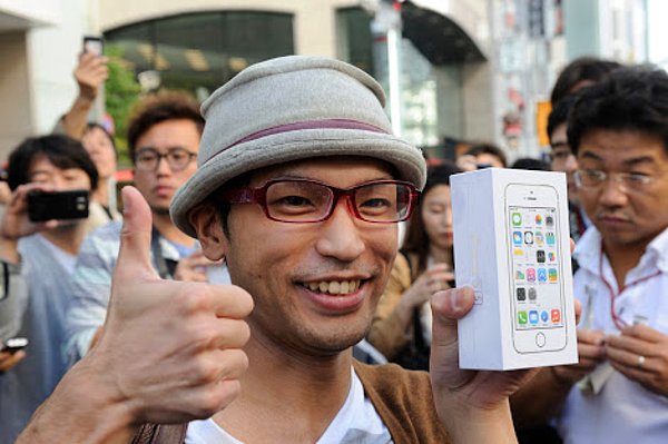 Japonya'da ise iPhone ABD fiyatıyla aynı ücrete satılıyor.