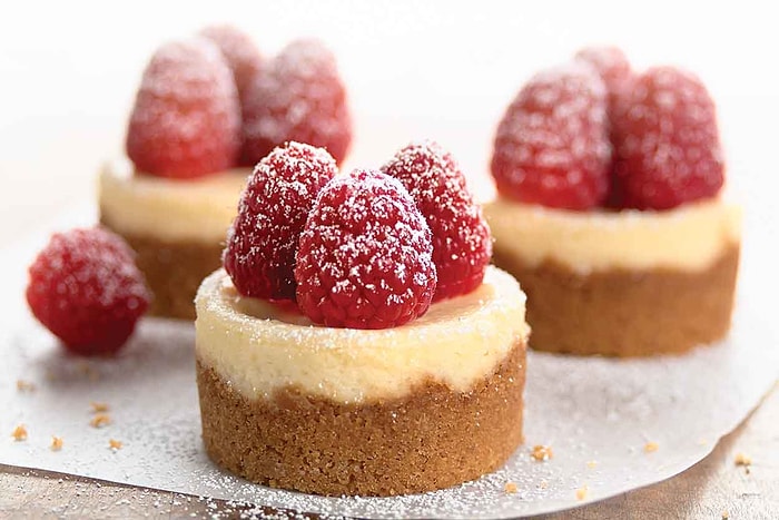 Tek Lokmada Midenize İnip Verdiği Tat ile Sizi Kendinizden Geçirecek 12 Mini Cheesecake