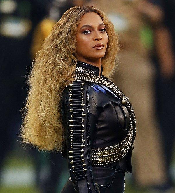 Yıllardan sonra Beyonce'nin görüntüsünde yaş almaktan başka bir değişiklik yok. "Yemişim imajını" diyerek arada bir saçlarının şeklini değiştirmişti sadece.