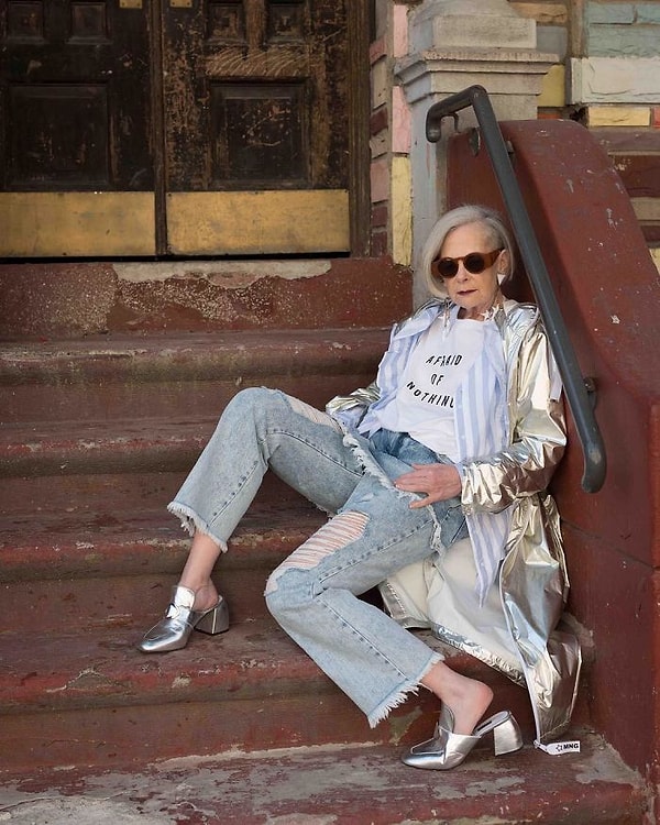 3. ... и вдруг иностранные журналисты внезапно окружили ее, спутав Лин с фэшн-иконой