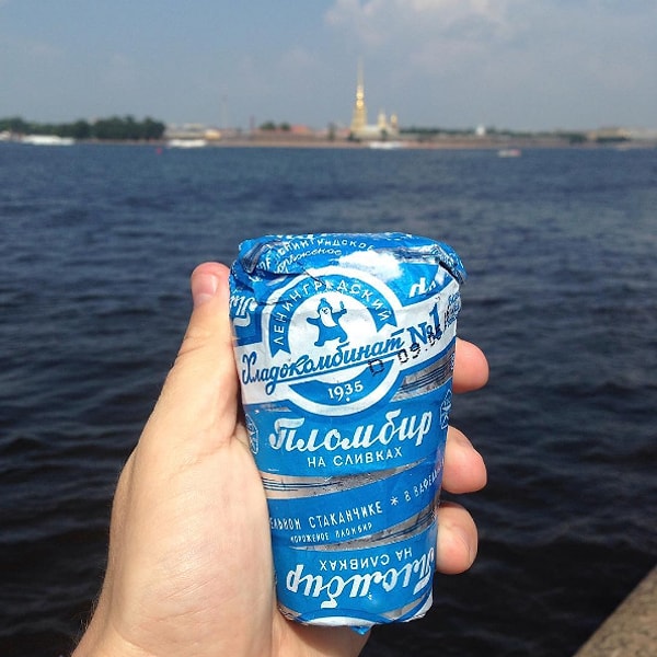 9. Ванильное мороженое в вафельном стаканчике