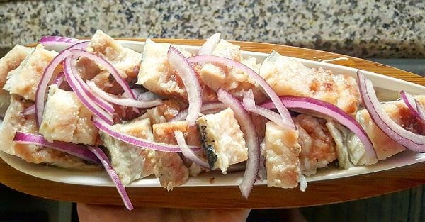 10. Соленая сельдь с луком