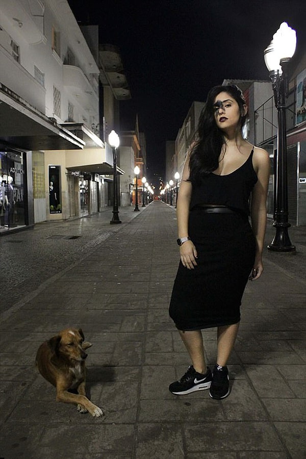 8. "Некоторые называют это "уродством", но это всего лишь мнение. А лично я считаю себя красивой"