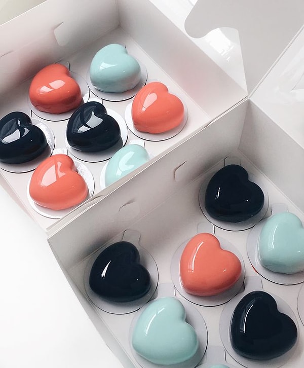 7. Пироженки в виде зеркальных сердечек