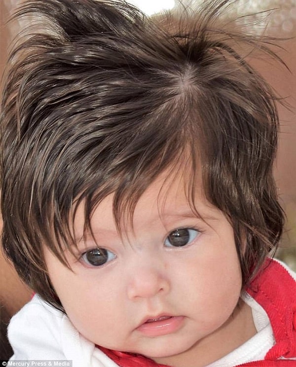 8. Наташа говорит, что волосы Холли не поддаются укладке даже мокрыми