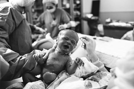 Ölü Doğan Bebeği Hayata Döndürmeye Çalışan Doktorların Gözleri Yaşartan Mücadelesi