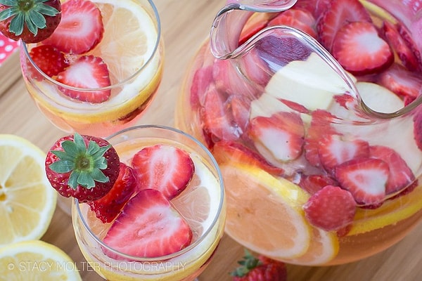 5. Клубничный лимонад с белым вином