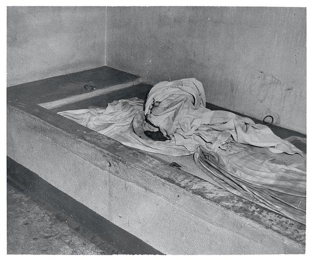 8. 1950 yılında Philadelphia Akıl Hastanesi'nde çıkan yangında ölen 9 hastadan birinin yatağı.