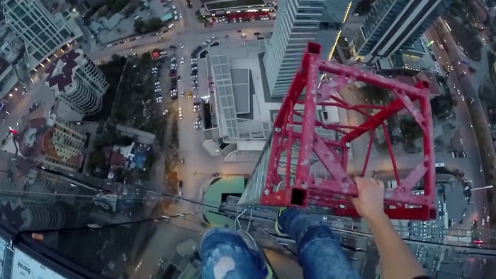 Adrenalin Bağımlısı Gençler Bu Defa Ankara'da Bir Binaya Tırmanarak Selfie Çekti