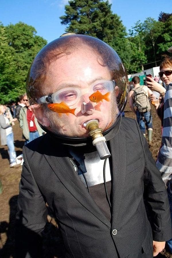 15. Аквариум это здорово, но зачем надевать его на голову?