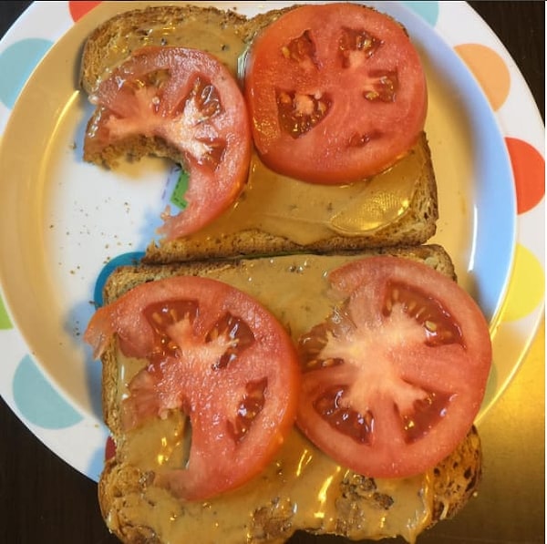 10. Снова многострадальная арахисовая паста и помидоры