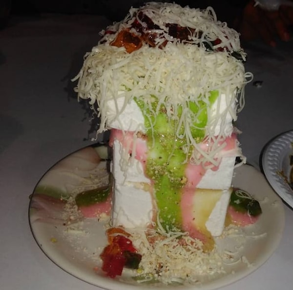 11. Мороженое, посыпанное тёртым сыром (прямо как пицца))