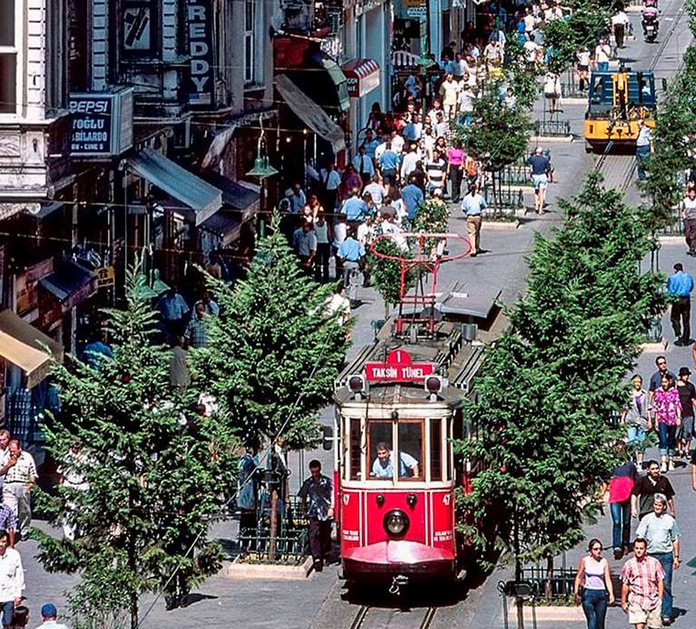 Yeni Halinde 'Tek Bir Ağaç Yok' Eleştirisi ve Çağrı: 'İstiklal Caddesi Yeniden Ağaçlandırılsın'