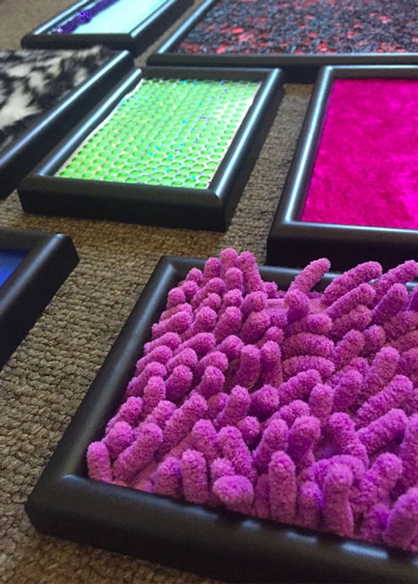 1. Сделайте рамочки, развивающие мелкую моторику, для самых маленьких.