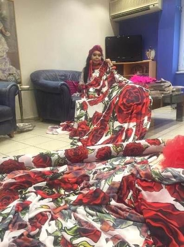 2. Şarkı söylerken bayılmalık elbise için 150 metre kumaş