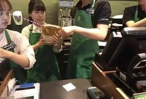 Несколько лет назад в США проходила подобная акция. В связи с людской жадностью, не знающей границ, был установлен лимит - 592 мл.