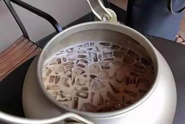 Они ребята серьезные и с "троллями" расправляются наисуровейшим образом!