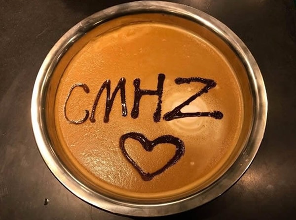 Согласно информации Shanghai Daily, за каждые дополнительные миллилитры посетителям пришлось доплачивать отдельно.