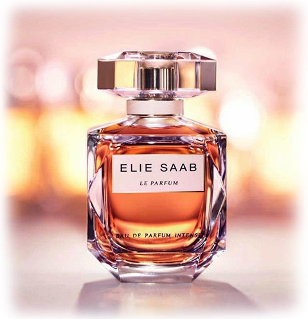 9. Sahneye çıkmadan önce ayaklara dökmelik Elie Saab parfüm