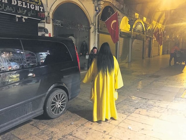 11. Kapalıçarşı esnafını motive etmek amacıyla alınan turkuaz renkli ipek halı
