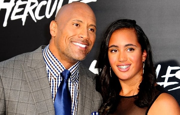 10. Дуэйн не боится показывать, как сильно он любит свою семью