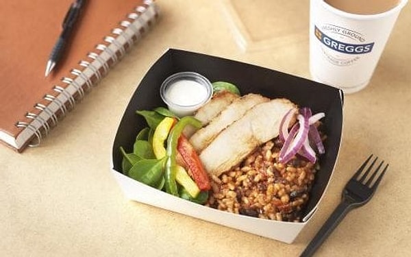 8. Салат из курицы по-мексикански, бурого риса и фасоли