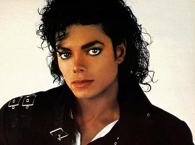 3. In the '80s, Michael Jackson's hair was accidentally caught in fire during a commercial for a soft drink company. Instead of sueing the company, Michael helped them establish a center for helping and fighting burns.