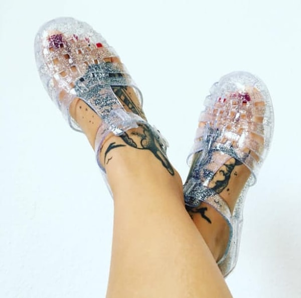 9. Туфли из прозрачного пластика — шик 90-х. Говорим им восторженное "да" или жесткое "нет"?