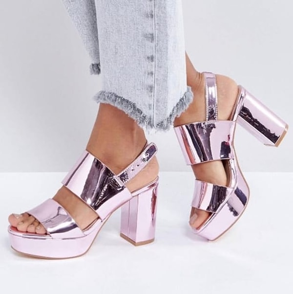 10. А вот и босоножки на высокой платформе. Куда же без них. Надели бы такие?