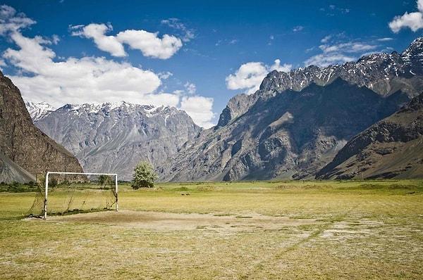 10. Tacikistan'da 2500 metrelik bir saha
