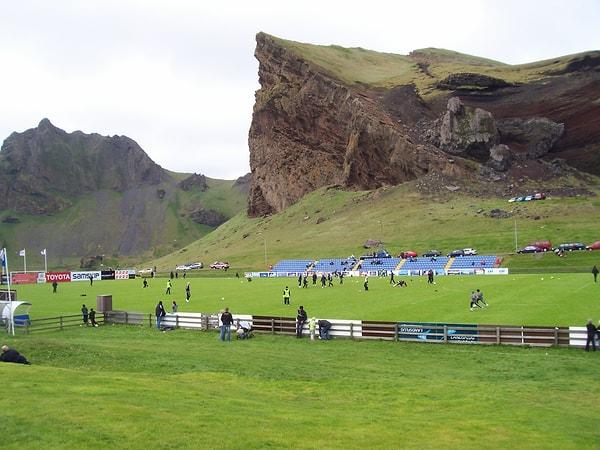14. 330 bin nüfuslu İzlanda'da futbol önemli bir spor.