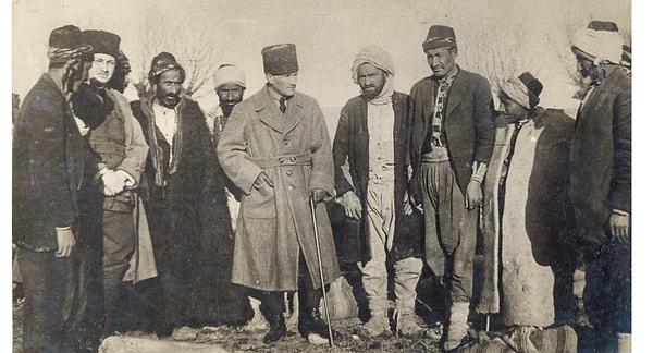 1. Cephe gerisinde ahaliden birtakım kişilerle beraber, 1921