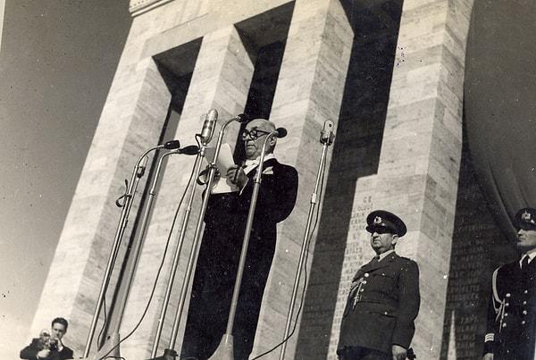 Bonus: Atatürk'ün cenazesinin Anıtkabir'e defni sırasında Celal Bayar'ın yaptığı konuşma
