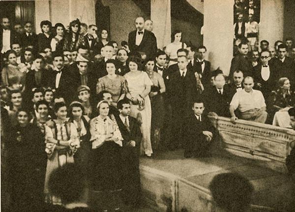 13. İstanbul'da Beylerbeyi Sarayında düzenlenen Balkan Festivalinde, 2 Eylül 1936