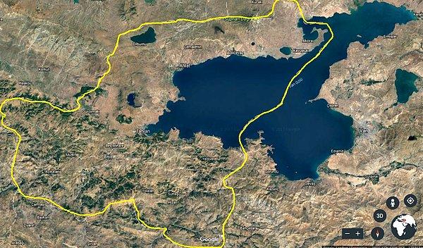 Nerede bu Bitlis diyenler için: Van Gölü'nün batı yakasında Bitlis ili bulunuyor.