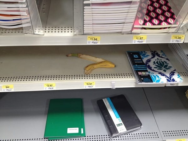 7. ... а также не путает полки для товаров с мусоркой!