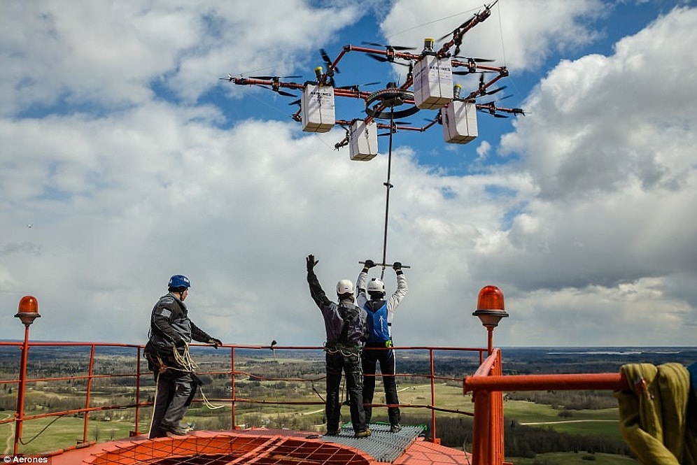 Drone'dan Paraşütle Atlayan Çılgın Adam